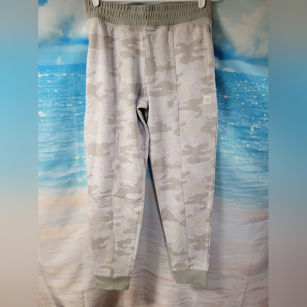 We Wander‎ NWT Gray Camo Ladies Sweat Pants Jpggers Size Small